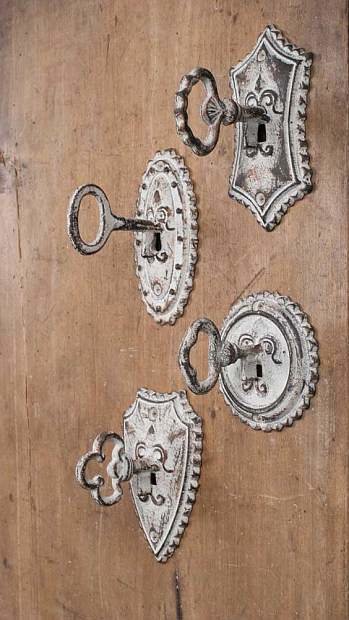 Vintage Key Metal Hooks - Set of 4