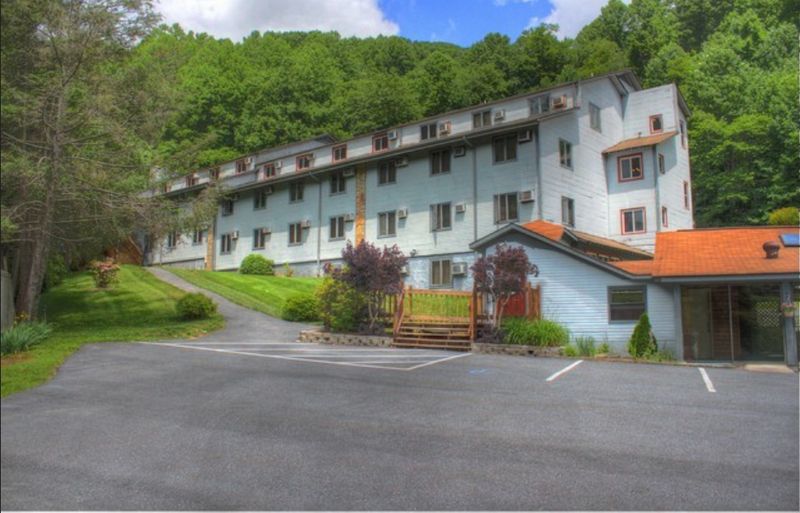 Smoketree Lodge