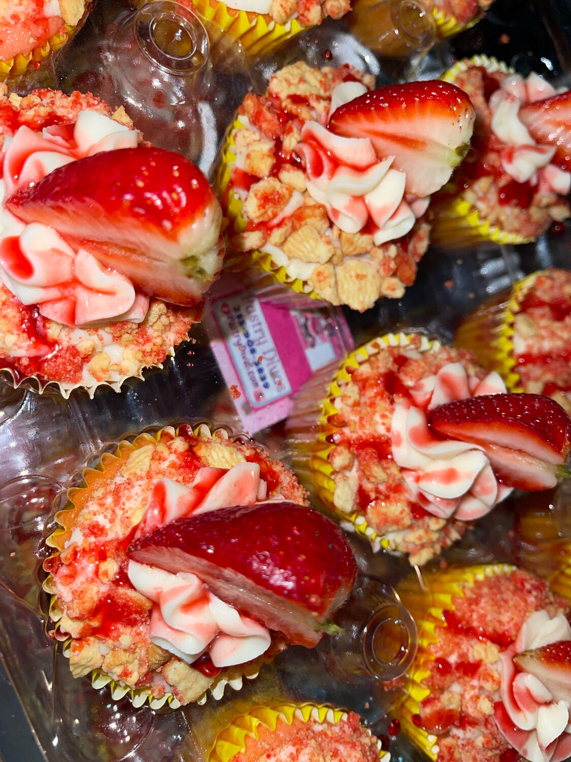 Strawberry Crunch Cupcakes 4 Pk