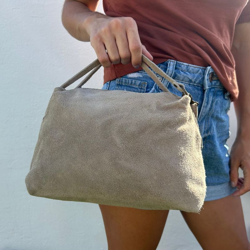 Bolso Ovalado de ante beige con doble asa y bandolera