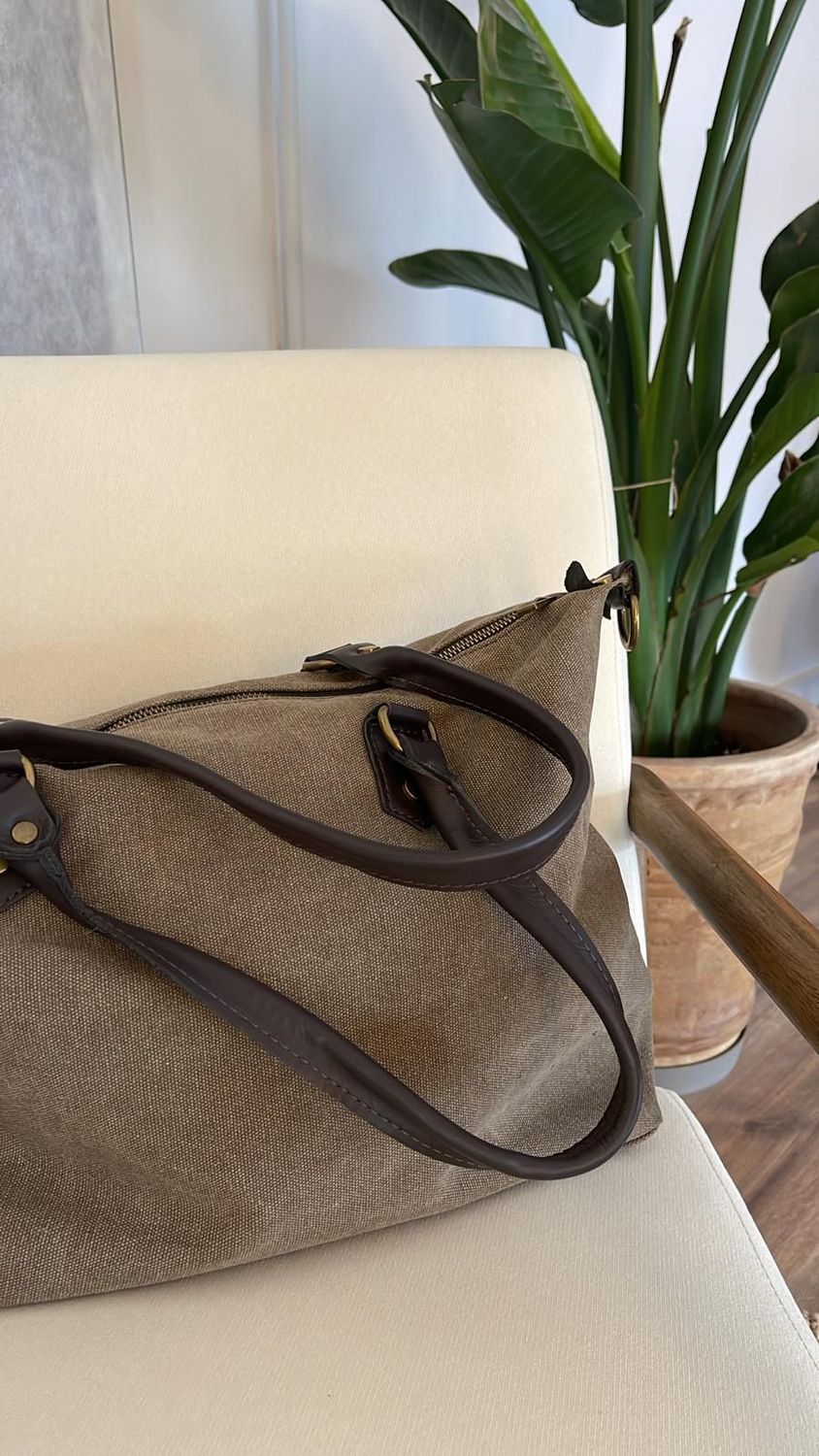 Bolso tote de lona beige con asas de piel