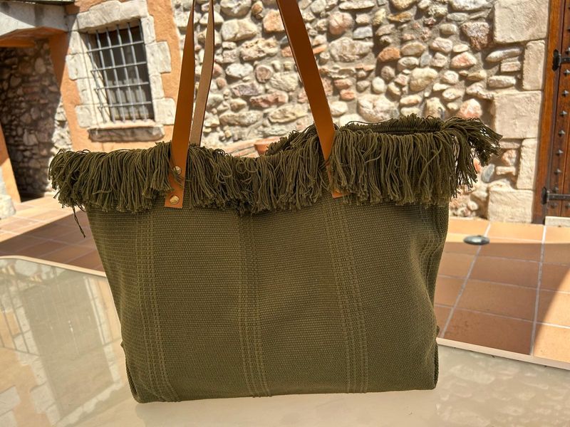 Bolso tote algodón verde caqui con flecos y asas de piel