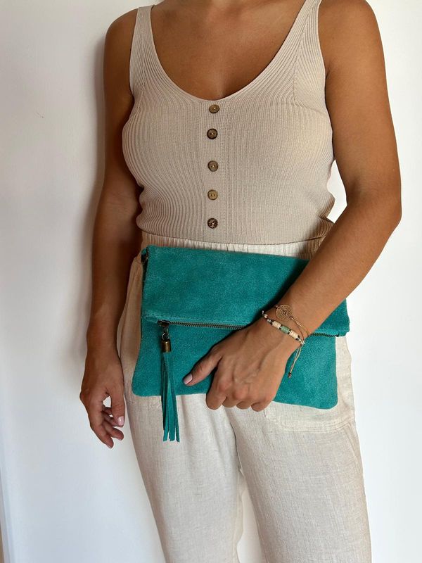 Bolso saco doblado ante azul turquesa