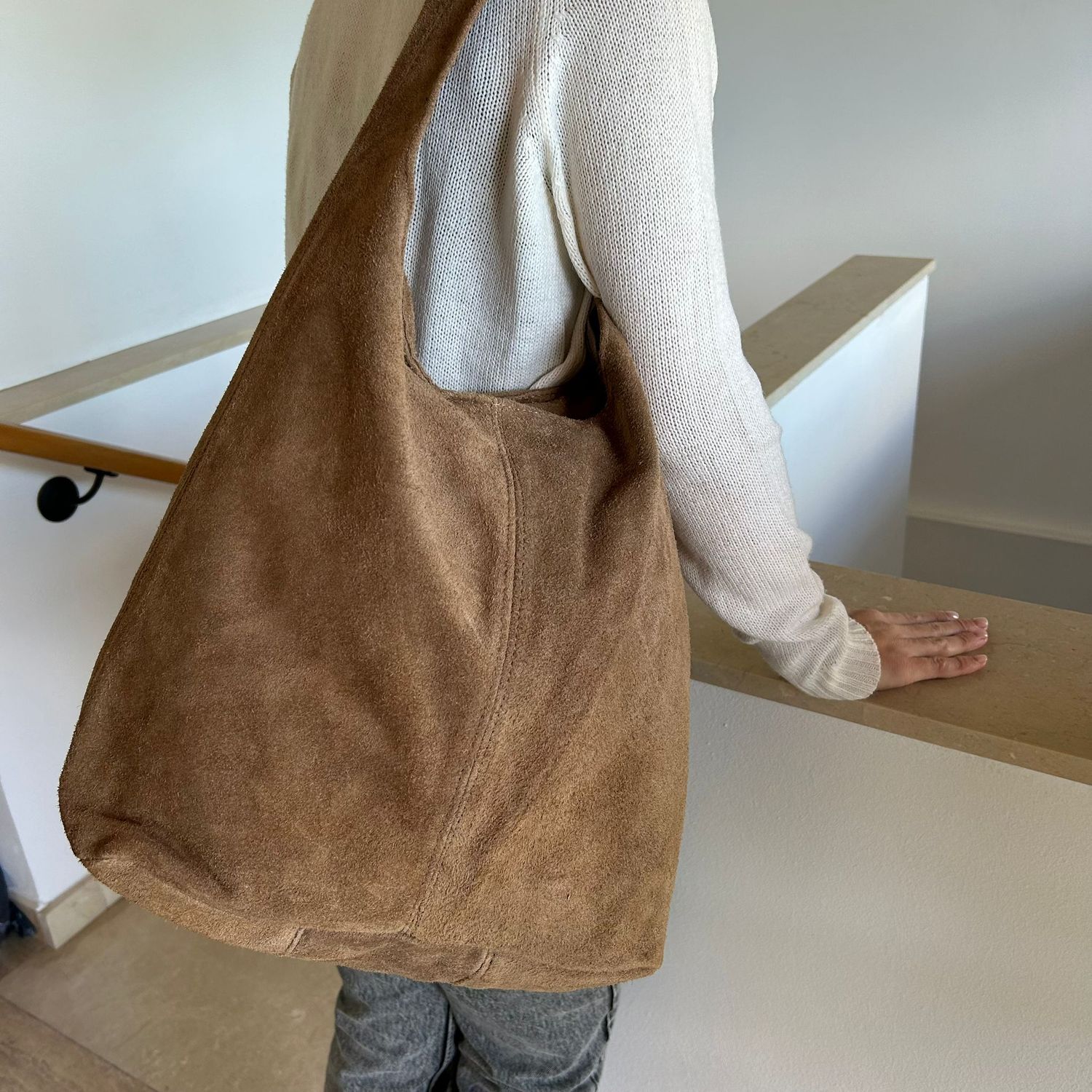 Bolso hobo de ante taupe