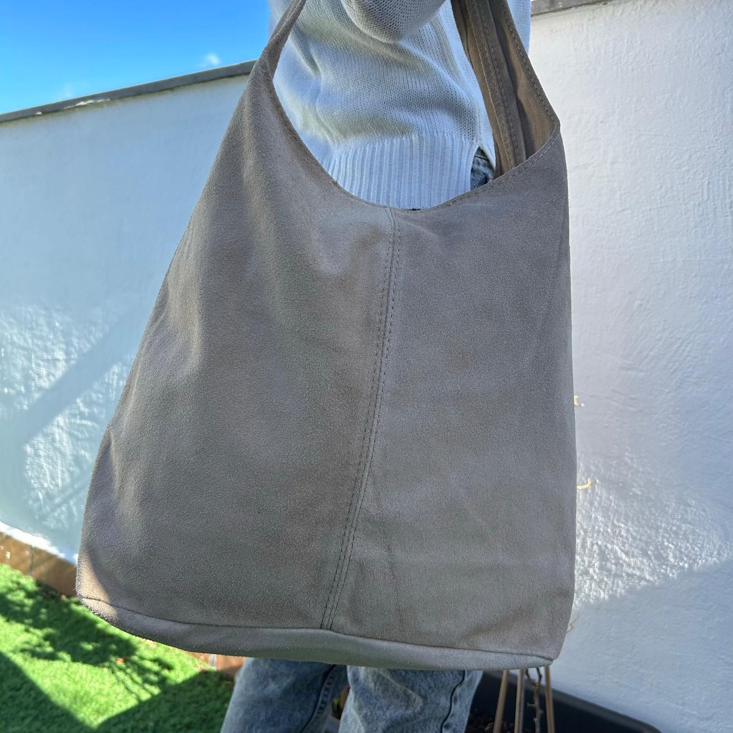 Bolso hobo de ante beige
