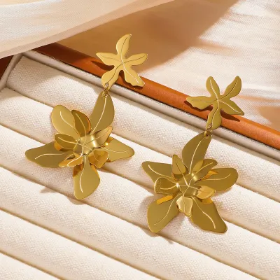 Pendientes acero chapado en Oeo de 18k PETALOS