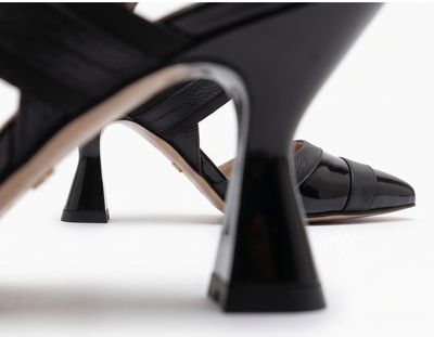 Pebble &amp; Patent Slingback