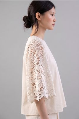 Embroidered Puff Sleeve Blouse