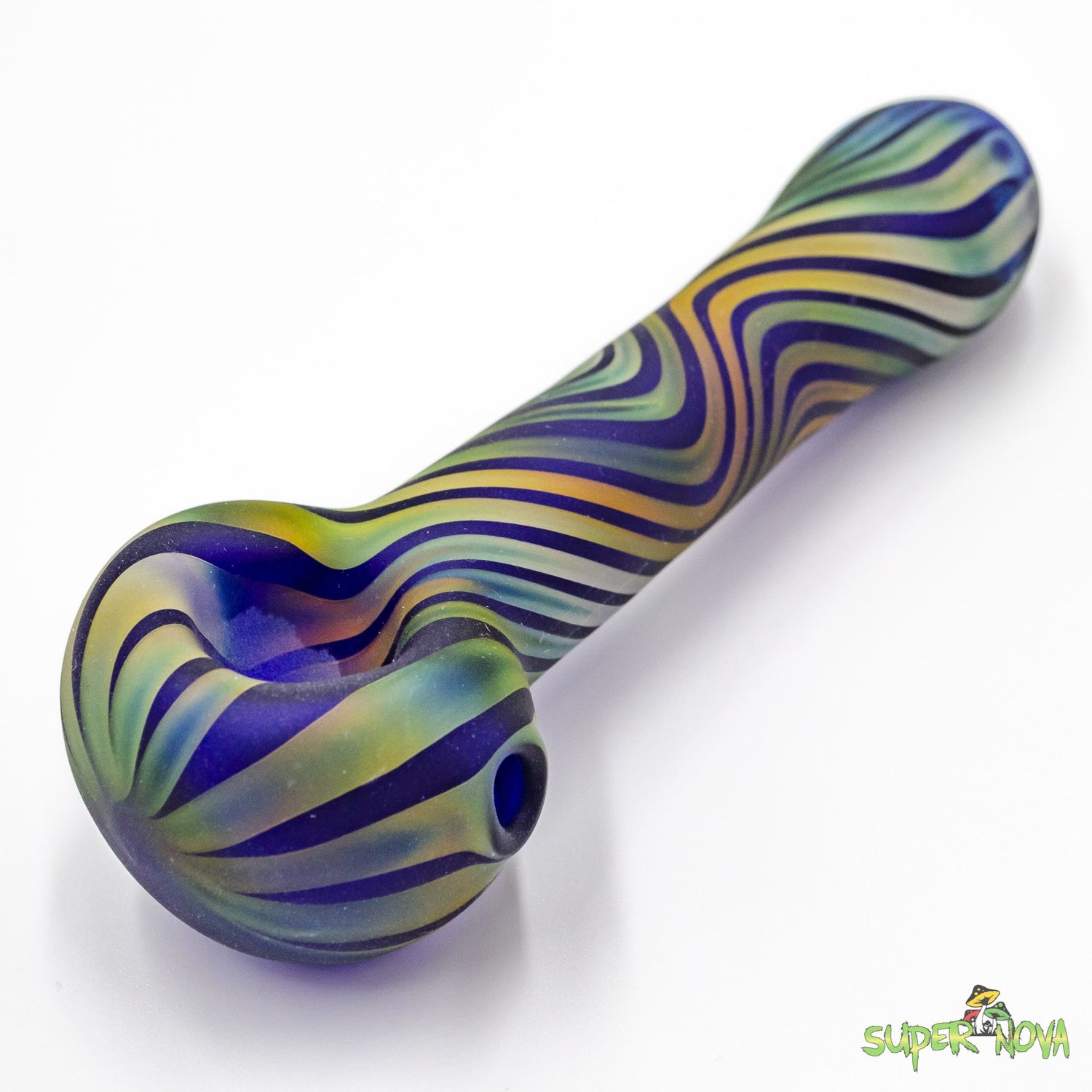 Gradient Waves Handpipe by Izlow Glass Gradient Waves Handpipe by Izlow Glass