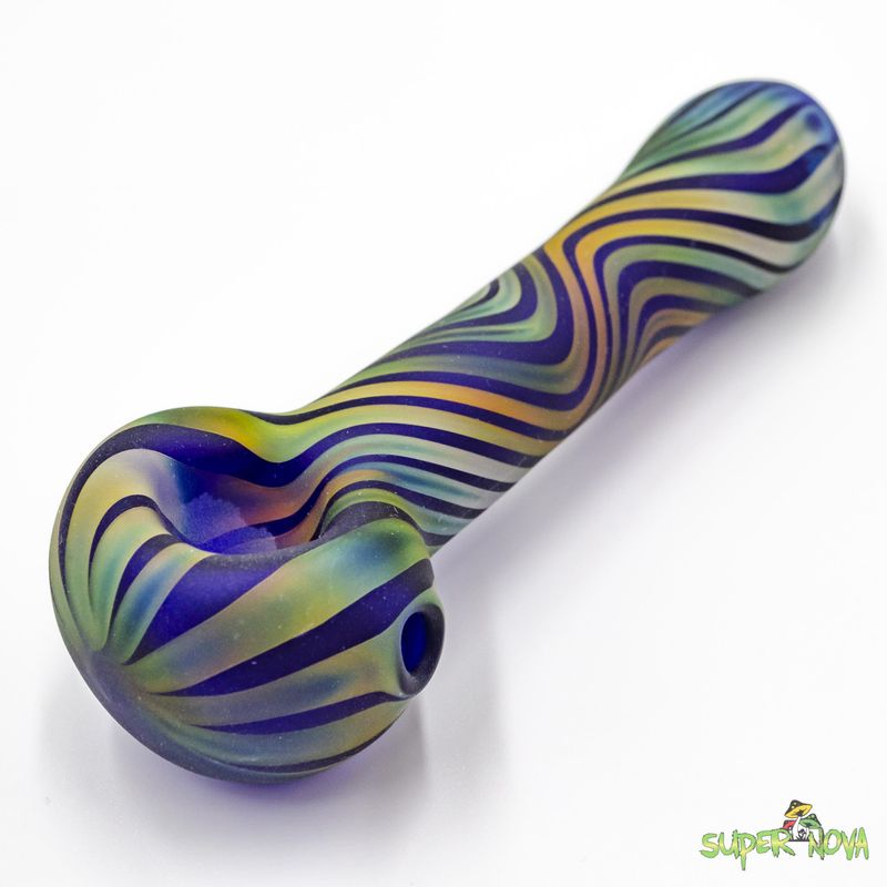Gradient Waves Handpipe by Izlow Glass Gradient Waves Handpipe by Izlow Glass