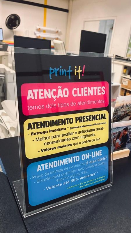 Display em acrílico 21x30cm