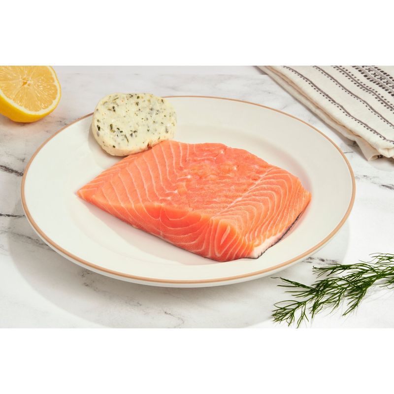 Farm Raised Fresh Garlic Salmon Fillet, Take and Bake