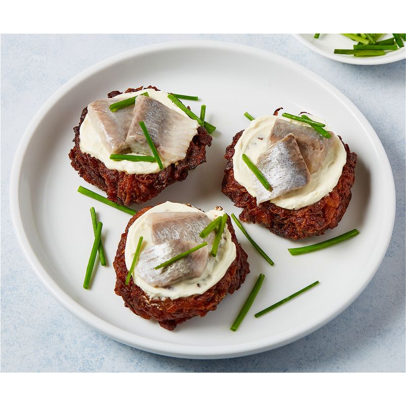 Acme Smoked Fish Herring in Cream Sauce, 12 oz