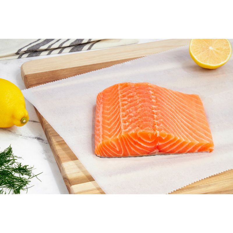 Fresh Norwegian Salmon Fillet, Antibiotic Free, Non-GMO