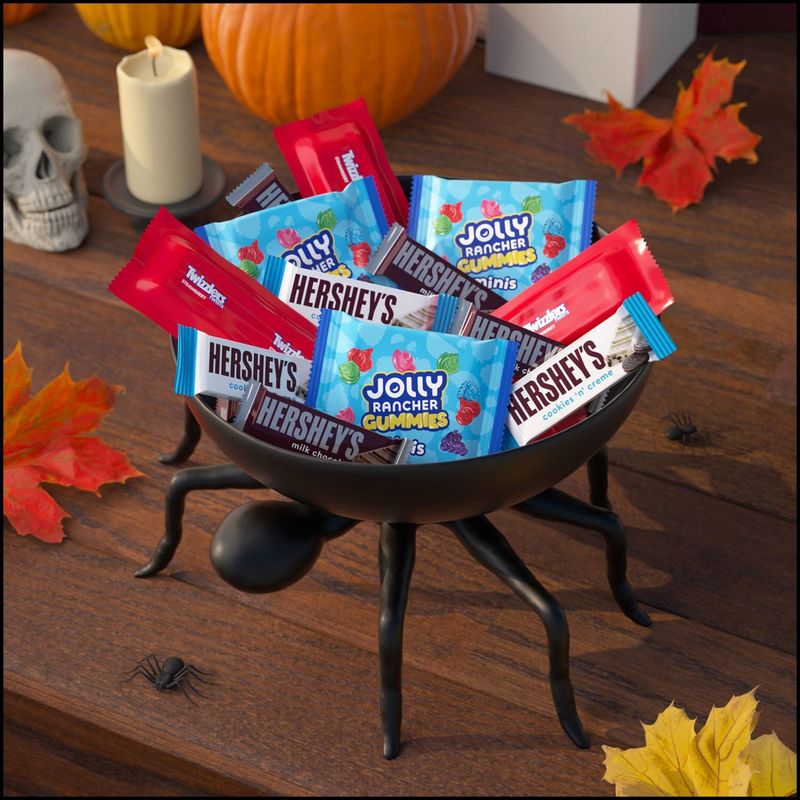 HERSHEY'S, JOLLY RANCHER and TWIZZLERS Assorted Flavored Halloween Candy Bag, 14.27 oz