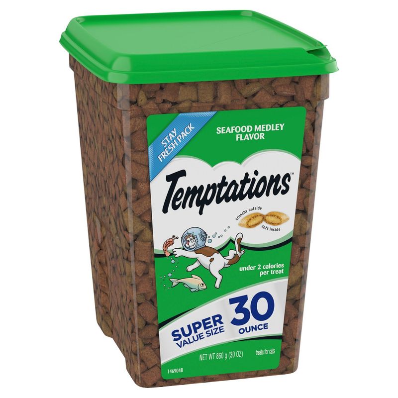 TEMPTATIONS Classic Crunchy and Soft Cat Treats Seafood Medley Flavor, 30 oz. Tub