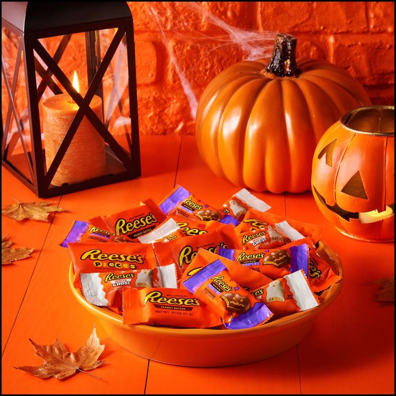 REESE'S Assorted Flavored Snack Size Peanut Butter, Halloween Candy Bag, 30.45 oz