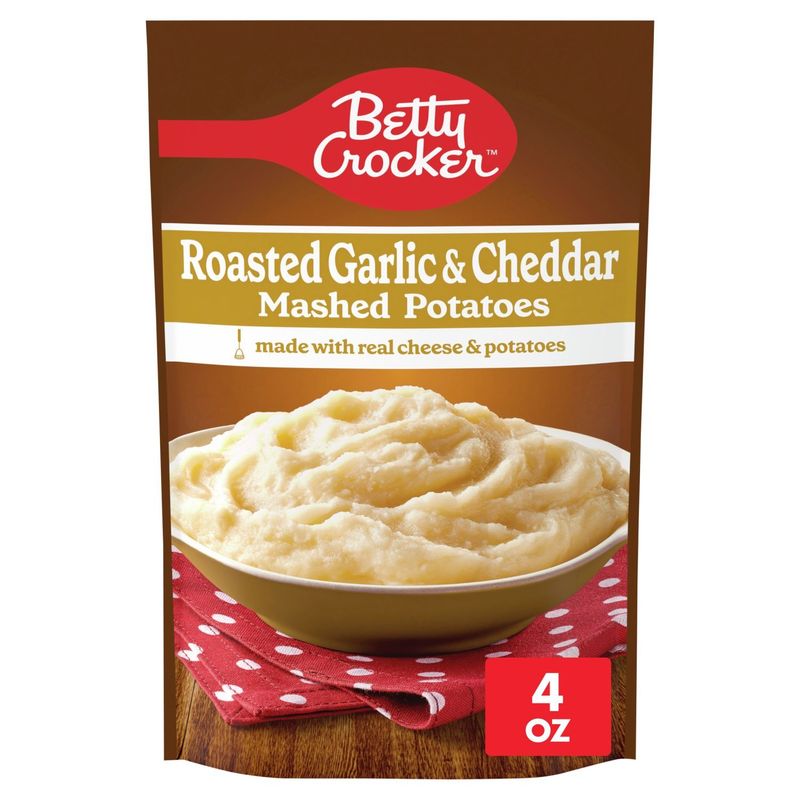 Betty Crocker Roasted Garlic &amp; Cheddar Mashed Potatoes, 4.0 oz