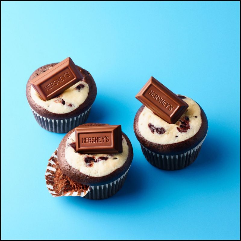 Hershey's Miniatures Chocolate Candy Party Pack, 35.9 oz
