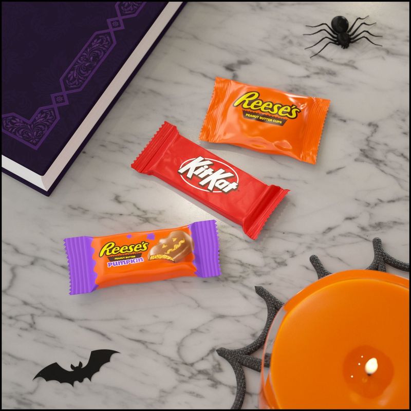 KIT KAT® and REESE'S Assorted Milk Chocolate Snack Size, Halloween Candy Bag, 32.65 oz