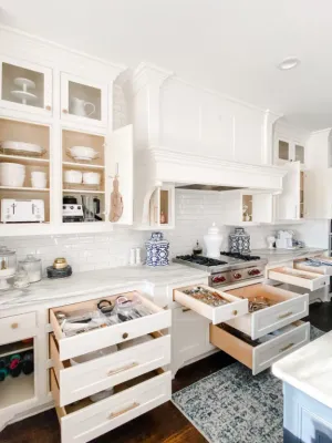 Kitchen drawers in lieu of doors