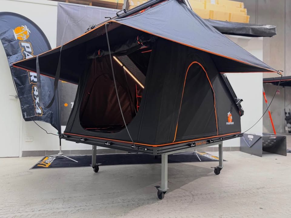 'PALACE' X HINGE ROOFTOP TENT