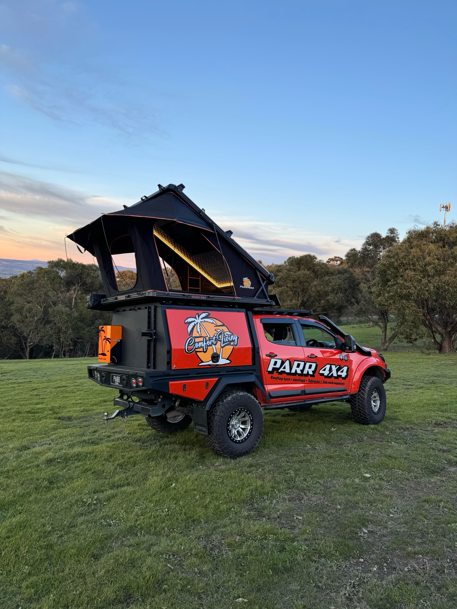 Palace X Hinge Rooftop Tent 1.4