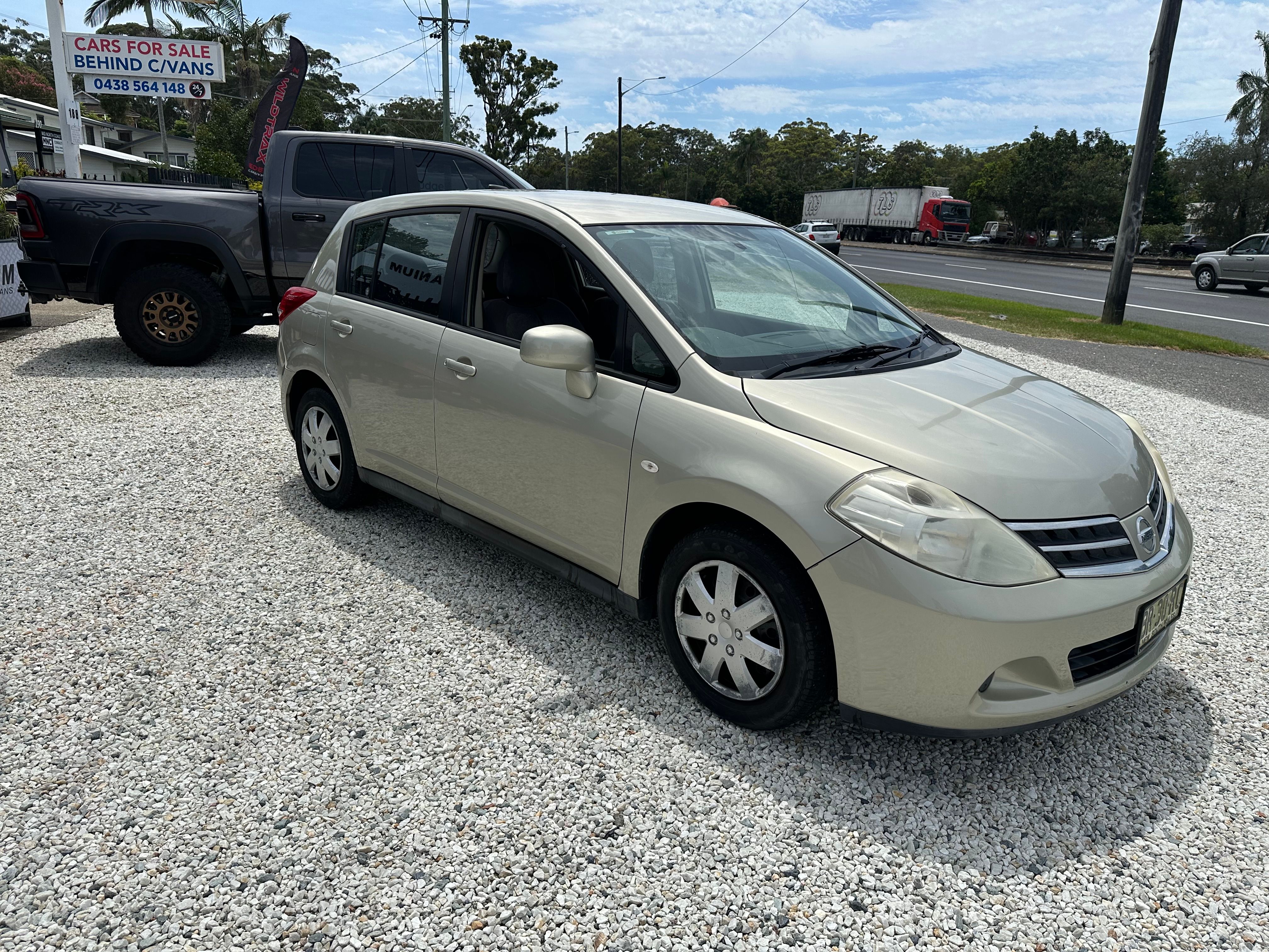 2012 NISSAN TIIDA automatic hatch 90,000 Klms