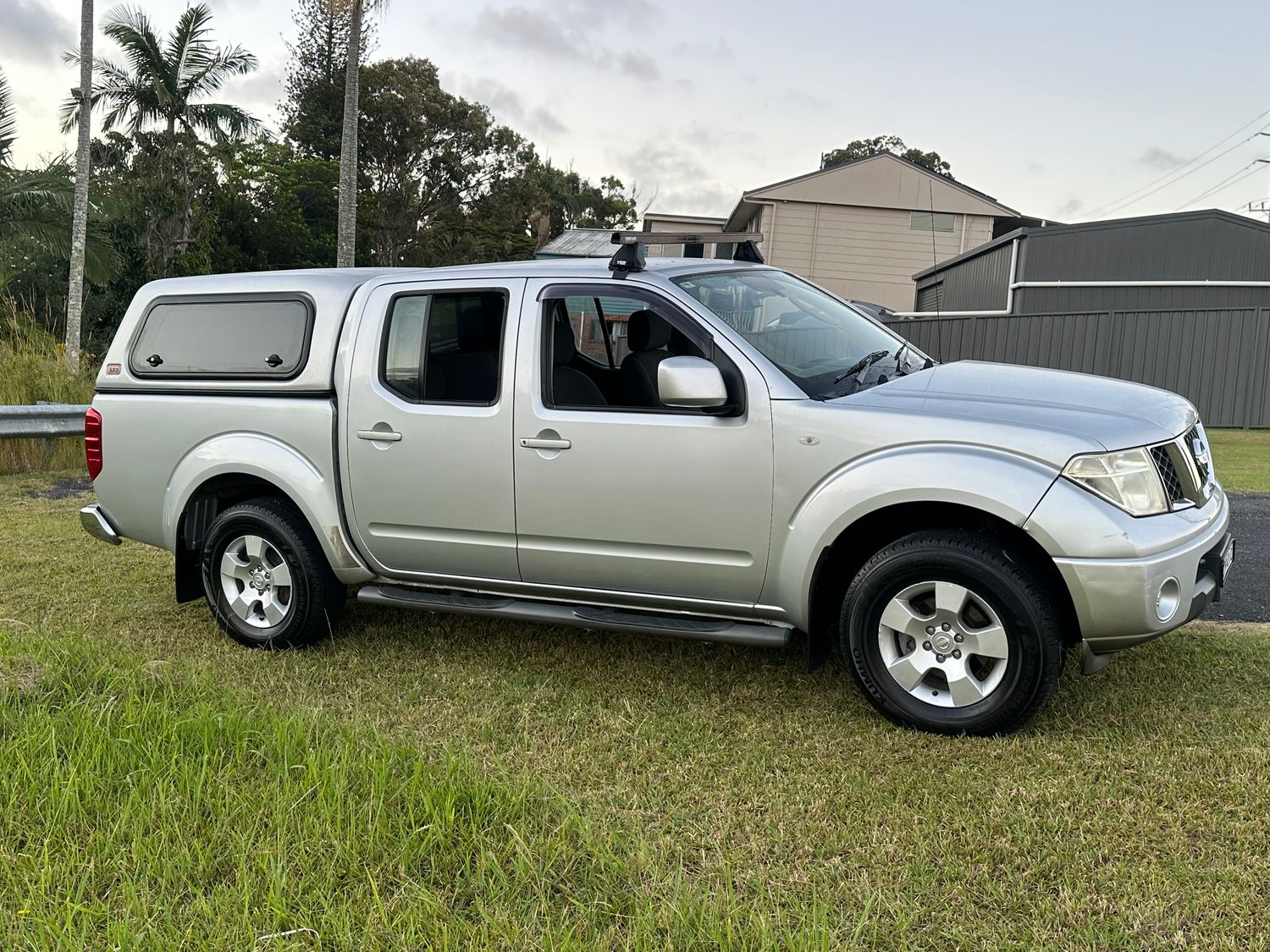 2011 ST NAVARA DUALCAB  4X4 AUTOMATIC TURBO DIESEL
