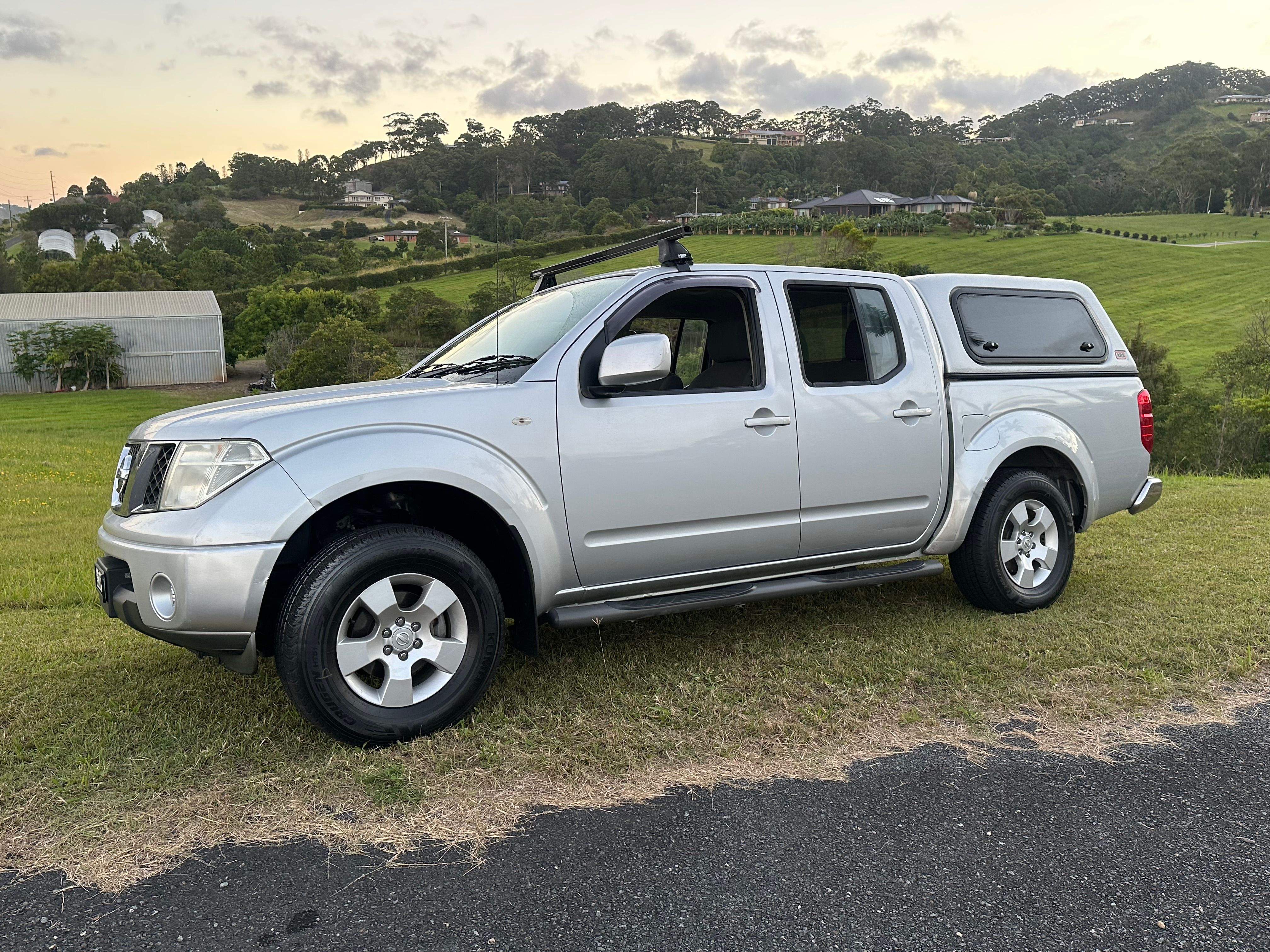 2011 ST NAVARA DUALCAB  4X4 AUTOMATIC TURBO DIESEL