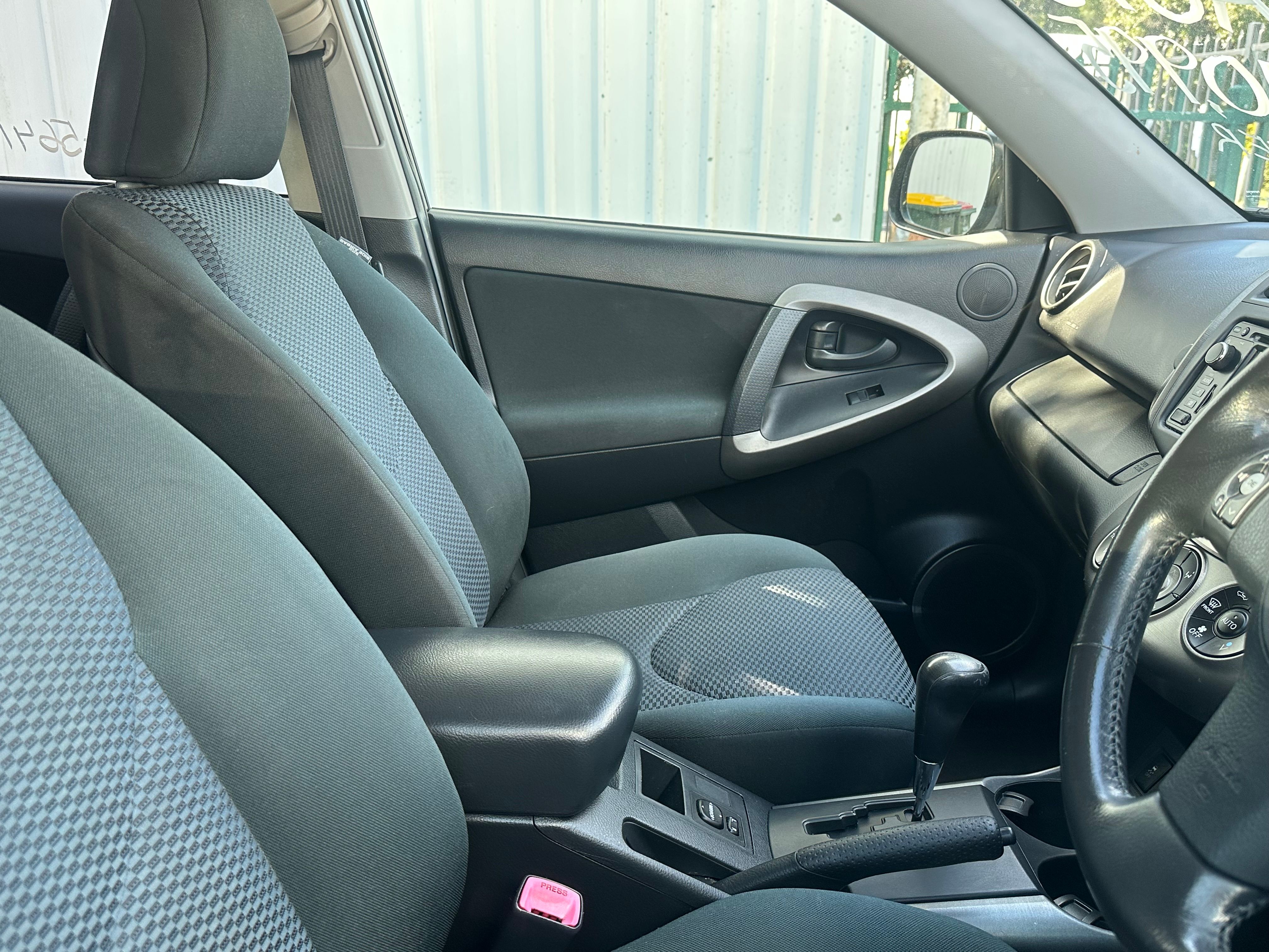 TOYOTA RAV 4 AUTOMATIC 4X4 WAGON