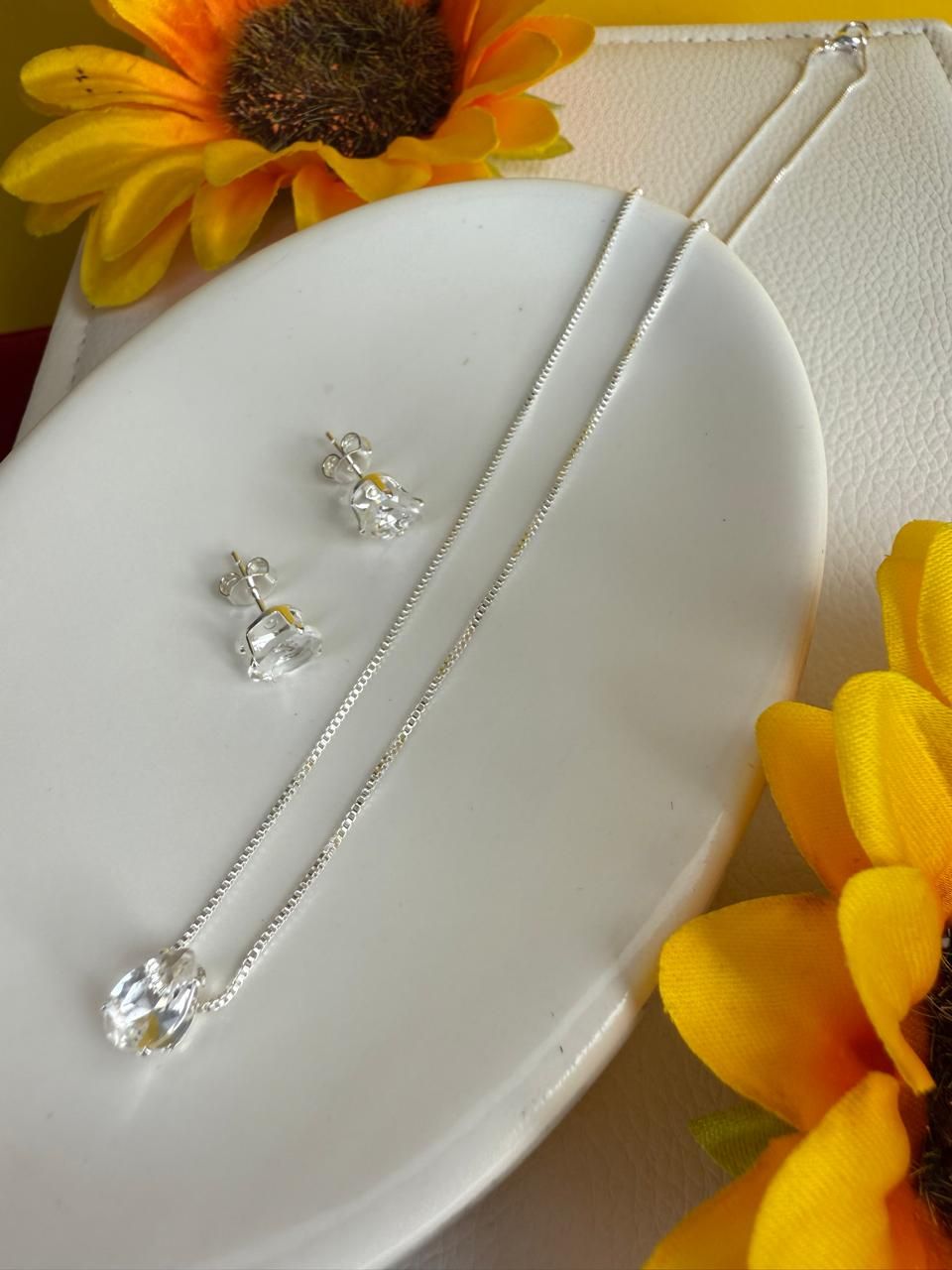 CONJUNTO MINI GOTA PEDRA CRISTAL DE ZIRCONIA BANHADO A PRATA 925.