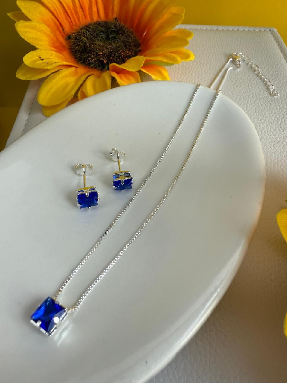 CONJUNTO MINI QUADRADO PEDRA ZIRCONIA AZUL BANHADO A PRATA 925.