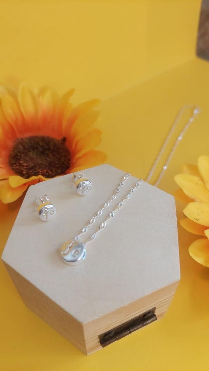 CONJUNTO FE PEQUENO BANHADO A PRATA 925.