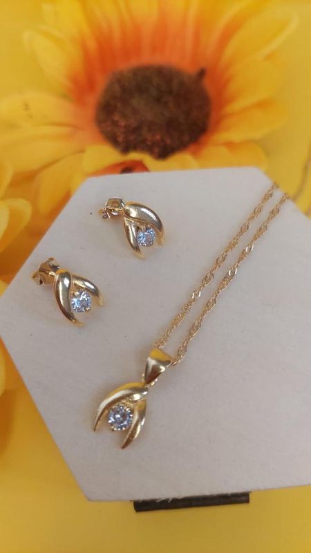 CONJUNTO VENEZA BANHADO A OURO 18 K, COM ZIRCONIA.