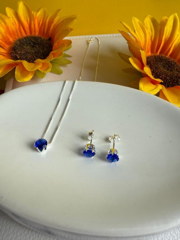 CONJUNTO REDONDO PONTO DE LUZ COR AZUL ZIRCONIA BANHADO A PRATA 925.