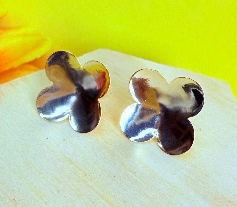 BRINCO FLOR BANHADO A OURO 18K