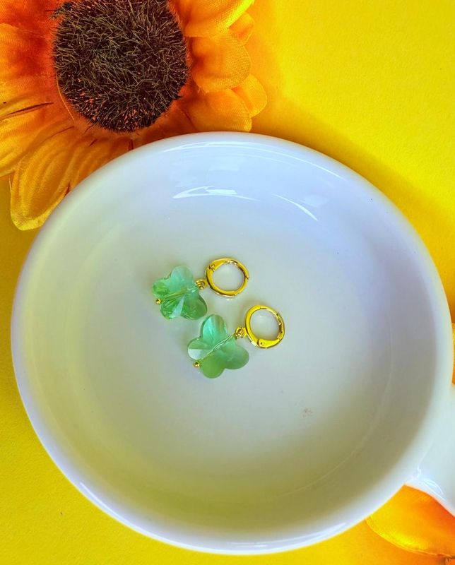 BRINCO PENDENTE BORBOLETA VERDE BANHADO A OURO