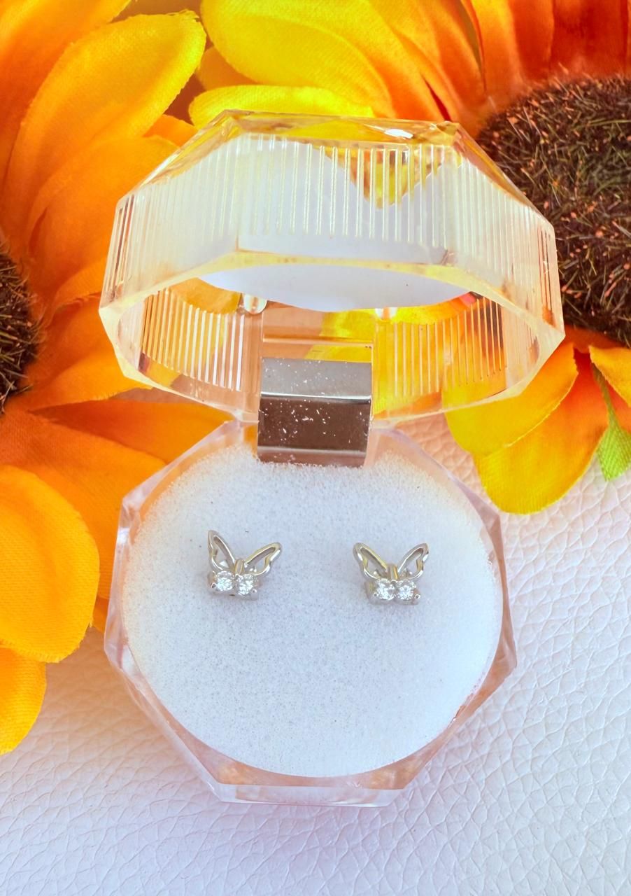 BRINCO MINI BORBOLETA BANHADO A PRATA COM ZIRCONIA