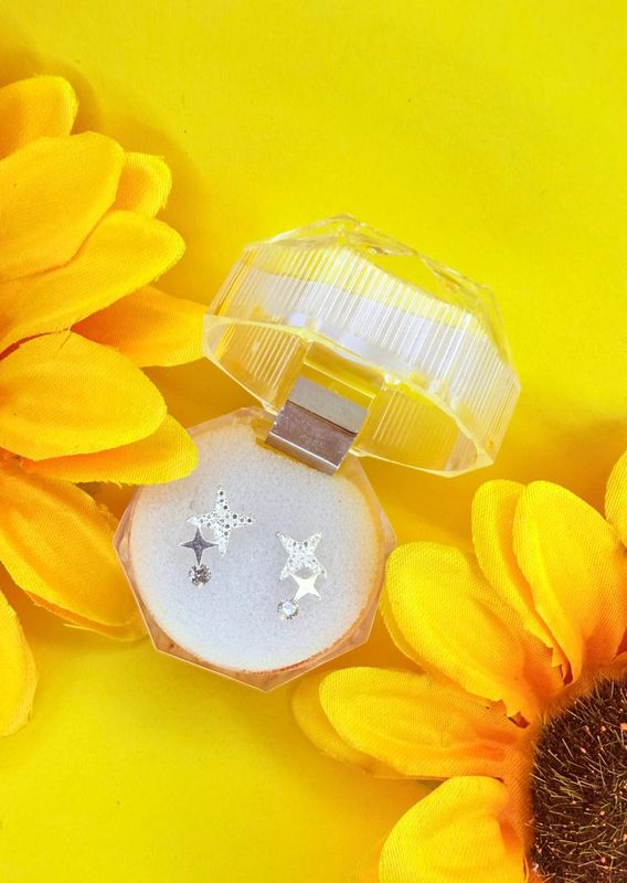 BRINCO MINI ESTRELA BANHADA A PRATA 925 COM ZIRCONIA