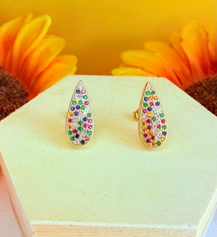 BRINCO GOTA LUXO COM ZIRCONIA COLORIDA BANHADO A OURO 18