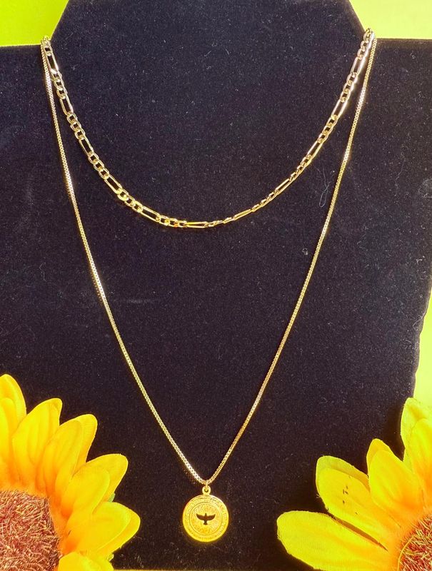 COLAR DUPLO COM MALHA 3X1 E VENEZIANA ESPIRITO SANTO BANHADO OURO 18K .