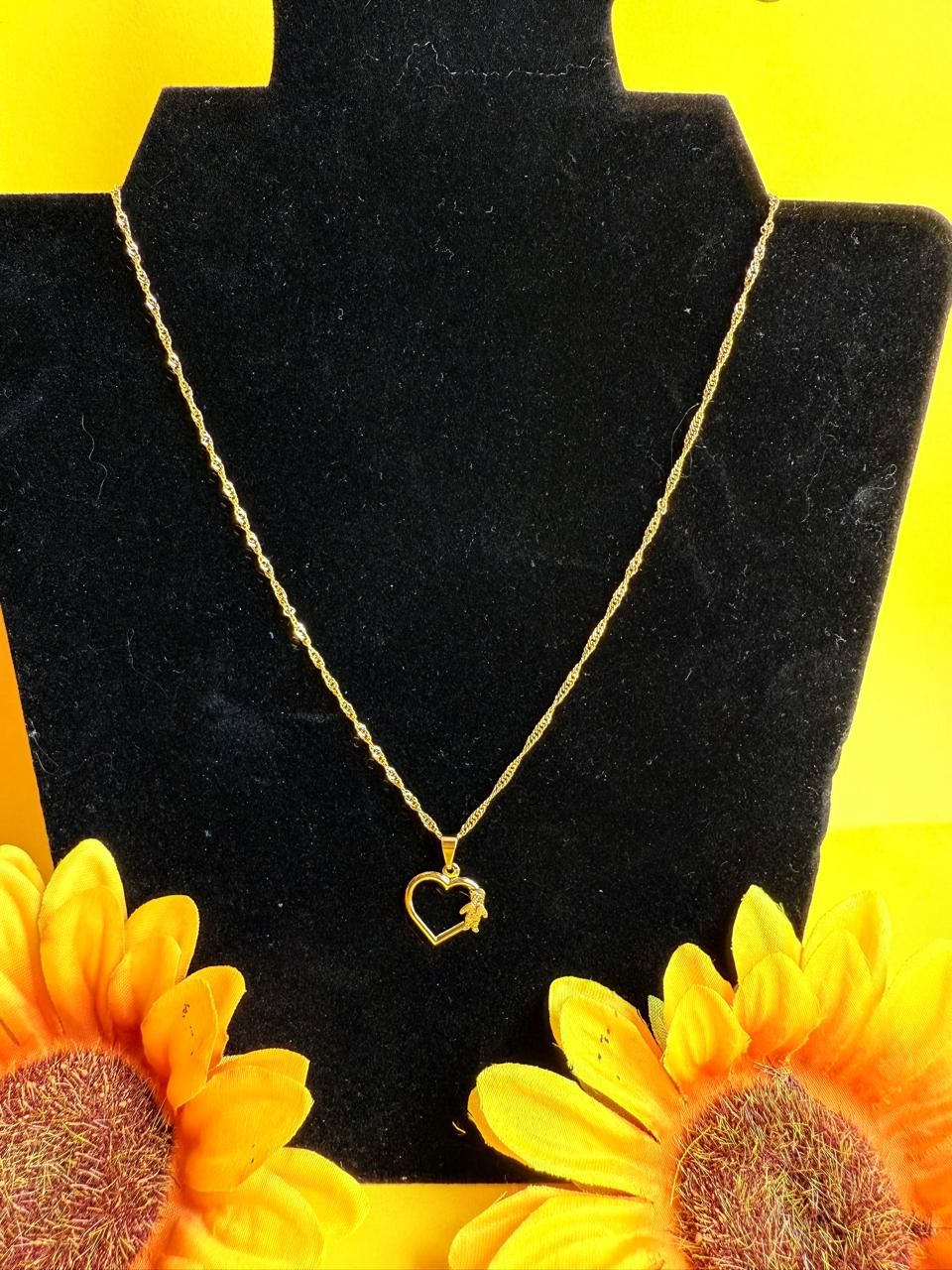 COLAR CORACAO MENINO BANHADO A OURO 18K.