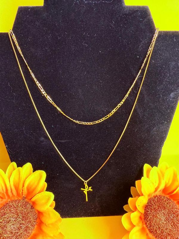 COLAR DUPLO FE, BANHADO A OURO 18.