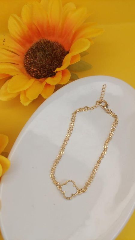 PULSEIRA TREVO BRANCA BANHADA A OURO 18.