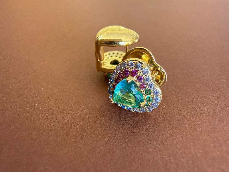 BRINCO CORACAO CRAVEJADO COM ZIRCONIA BANHADO A OURO 18K