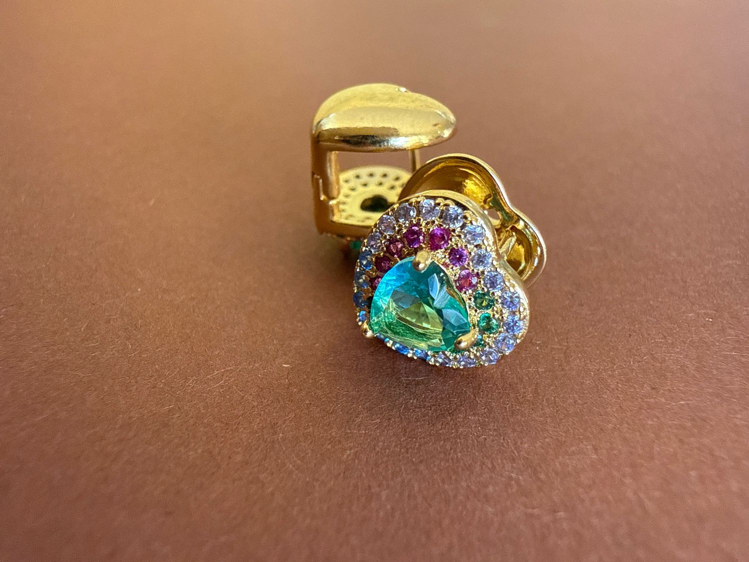 BRINCO CORACAO CRAVEJADO COM ZIRCONIA BANHADO A OURO 18K