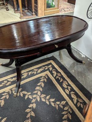 Duncan Phyfe 1930&#39;s to 1950 style coffee table