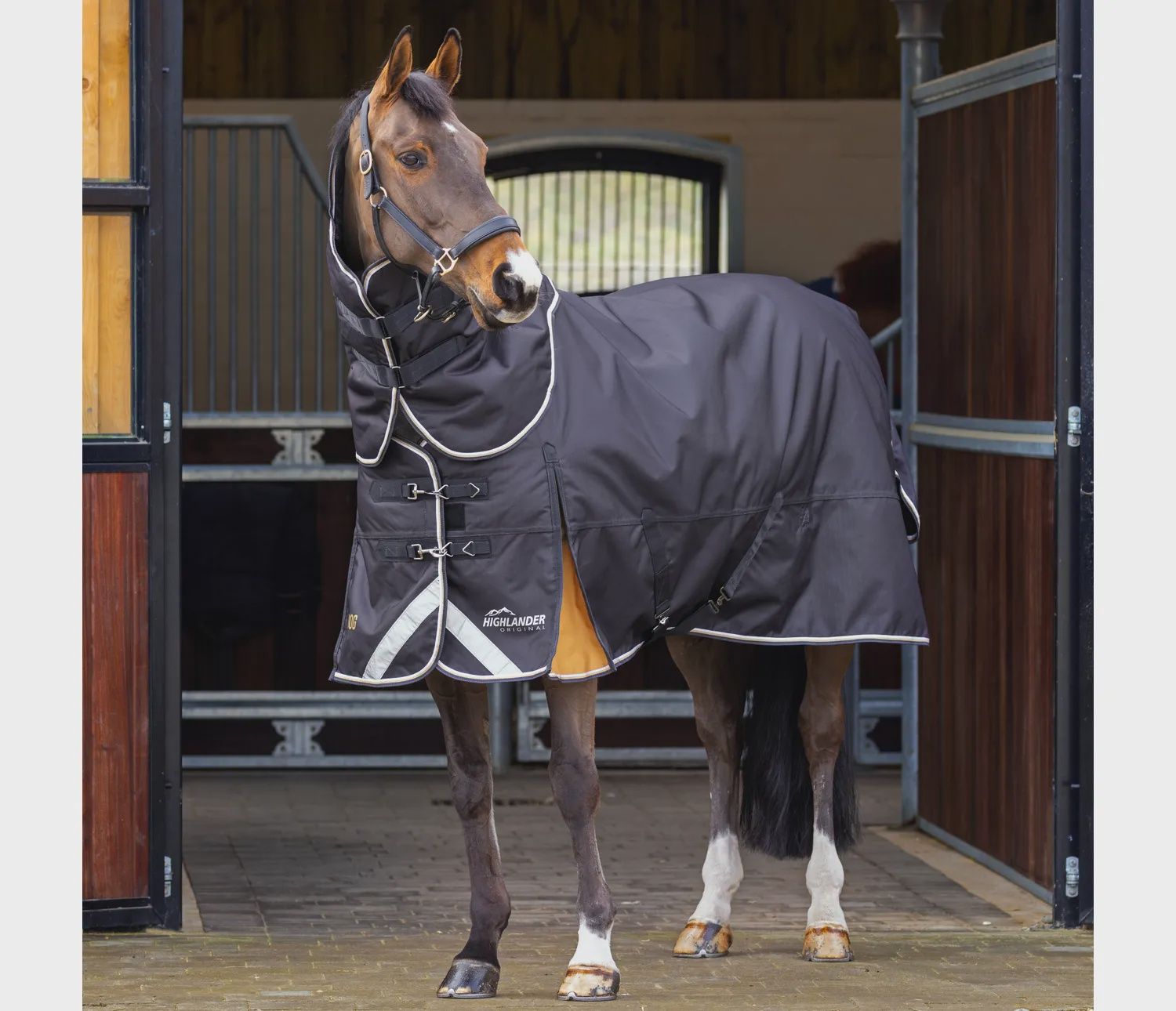 Highlander Plus 200g Turnout Rug &amp; Neck Set