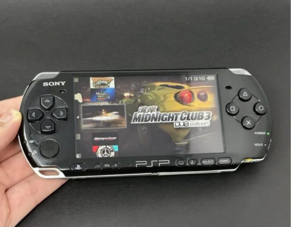 PSP 3000 (128GB) – 1050 Games | Piano Black
